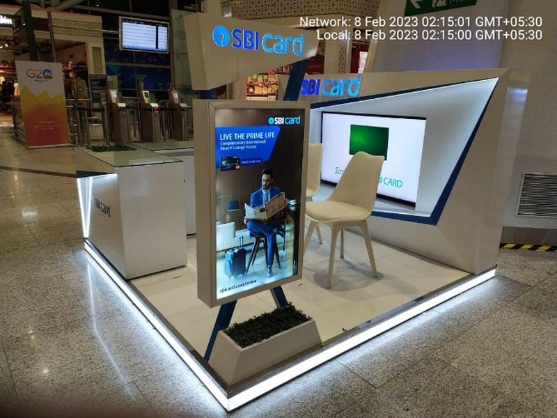 Retail kiosk with illuminated edges at an airport
